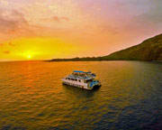 Big Island Catamaran Dinner Cruise to Kealakekua Bay - 3 Hours