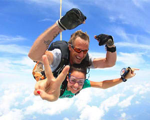 Skydiving in Chicago - Weekday Special - 9,000ft Jump